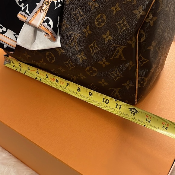 Authentic Louis Vuitton Speedy 30 monogram - Picture 14 of 16